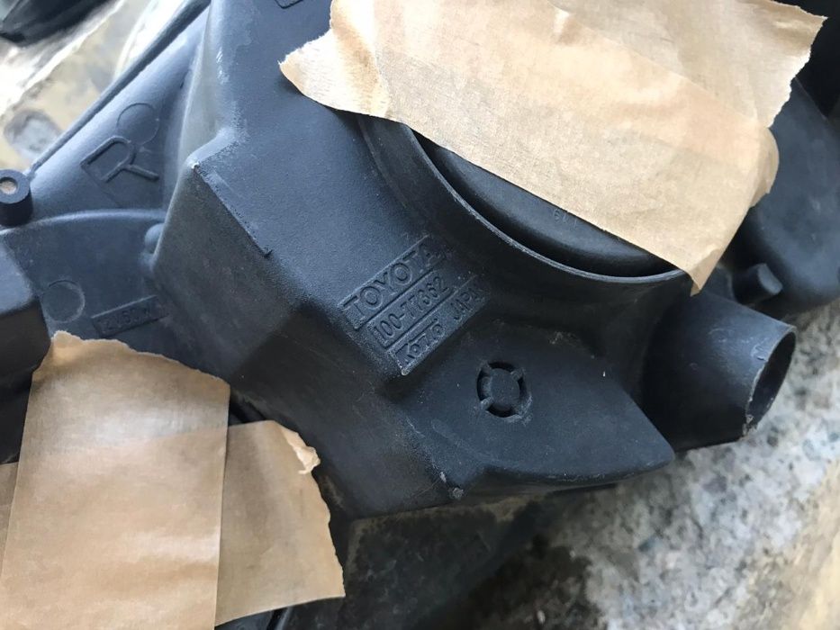 Фара на Toyota Highlander.