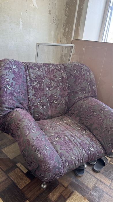 Отдам диван и кресло вместе