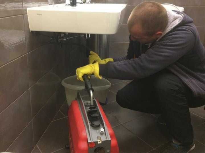 Услуги сантехника Прочистка канализации Замена смесителя Монтаж труб