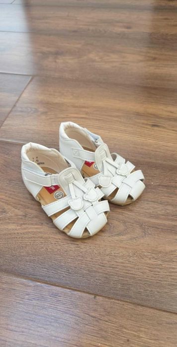Сандали за момиче, размер 20, цвят сив и бял
