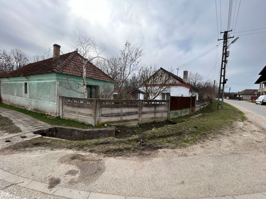 Vând casa în sat farcadin județ hunedoara