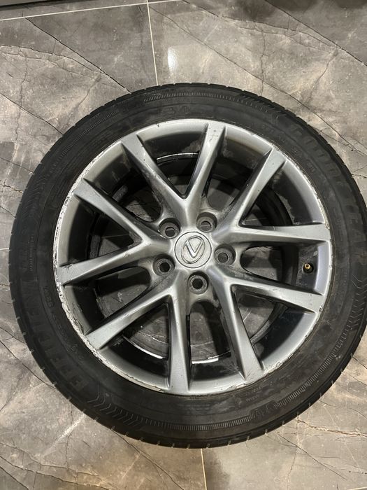 Продам r17 диск с резиной от Lexus