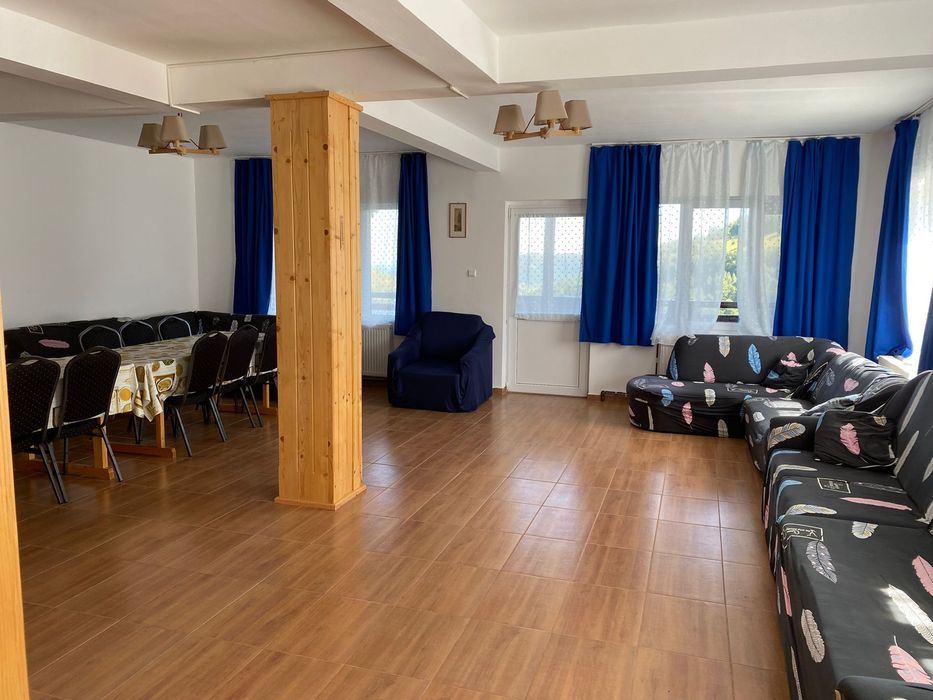 Cabana de inchiriat 11 camere 22 persoane muntele rece  jud. Cluj