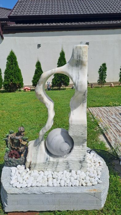 Градински фонтан
