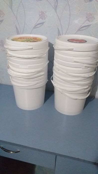 Банки 2-ух литровые.