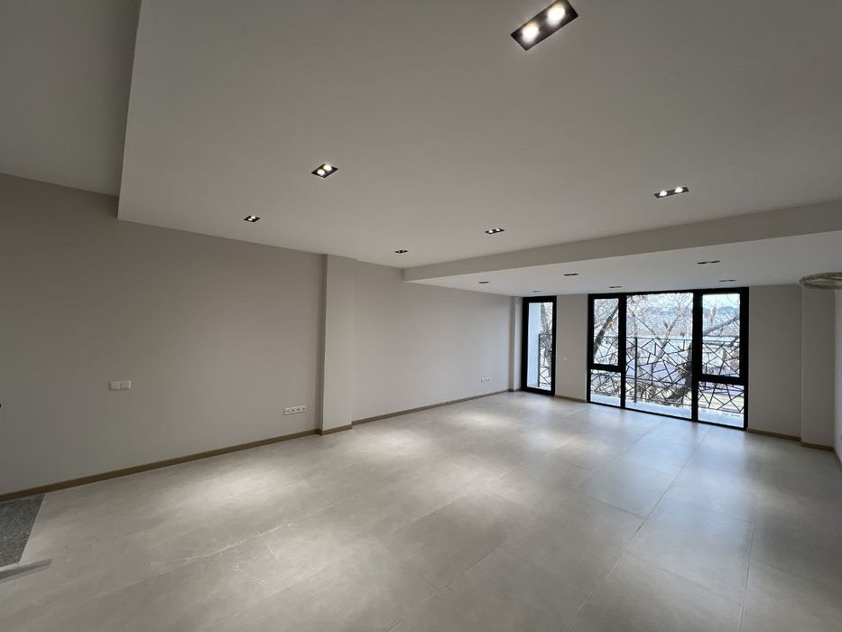 Продажа коммерческого помещения на 1-й линии в центре