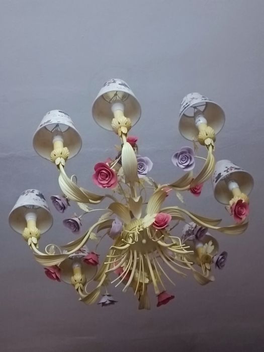 Продам люстру новая