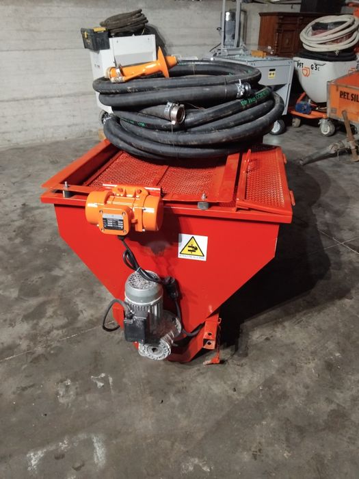 Pompa de tencuit! MONDIAL 220