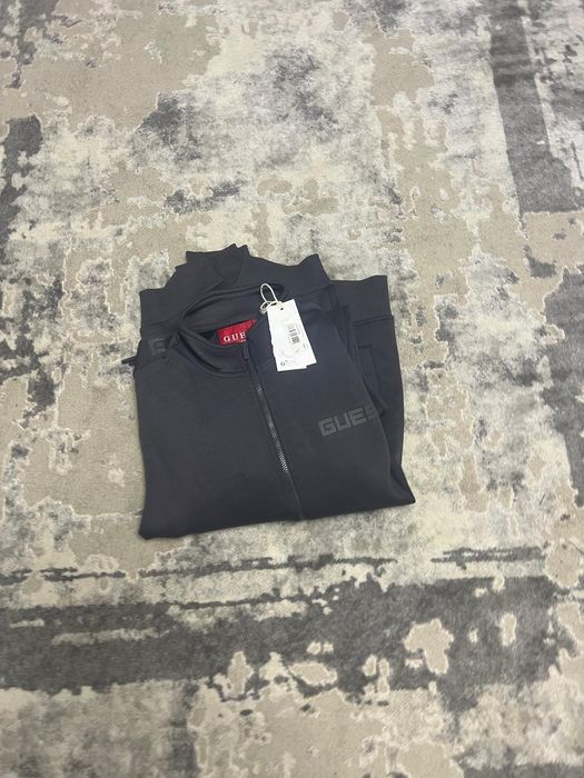 Trening guess barbati