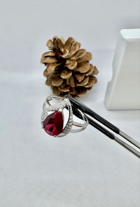 Сребърен пръстен със синтетичен рубин