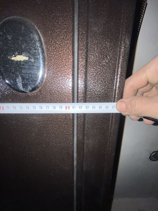 Продам металическую дверь