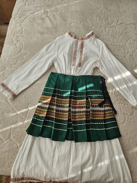 Женска носия,бръчник