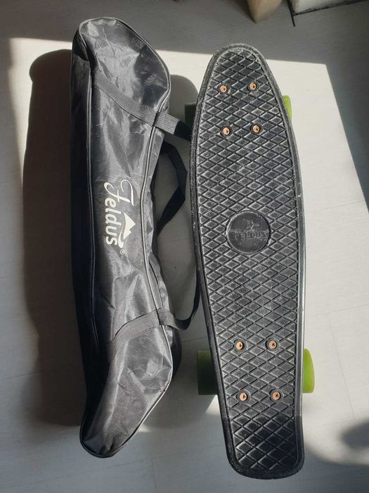 Pennyboard cu ghiozdan + echipament