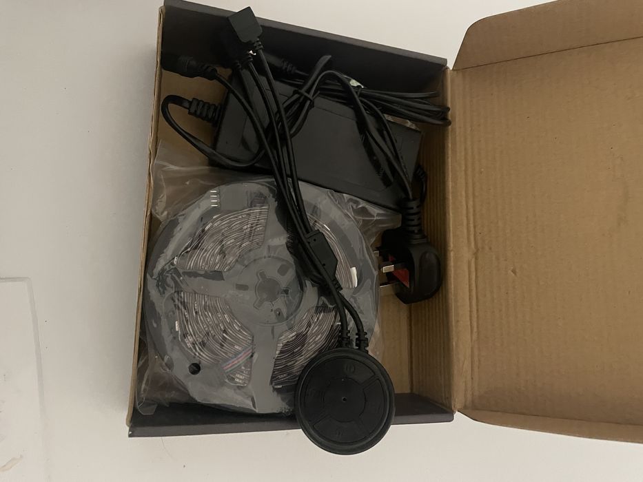 Banda led rgb cu telecomanda /aplicatie telefon 15m