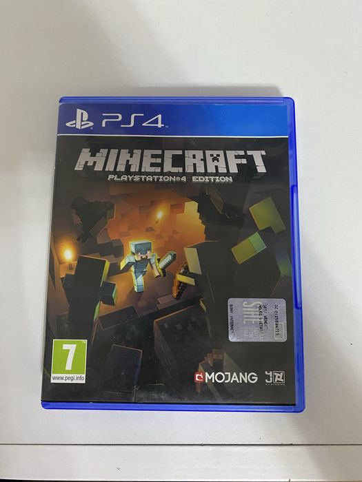 Playstation 4 in Stare Buna cu 4 jocuri