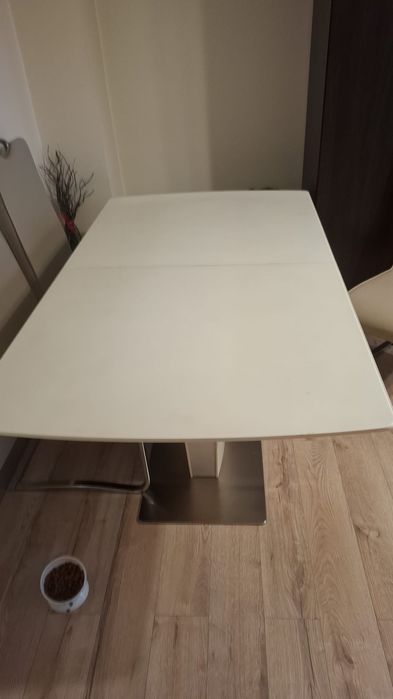 Masa living cu 4 scaune
