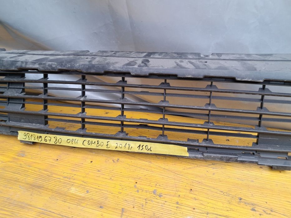 Грил решетка броня Опел комбо Е  2018г Opel Combo E