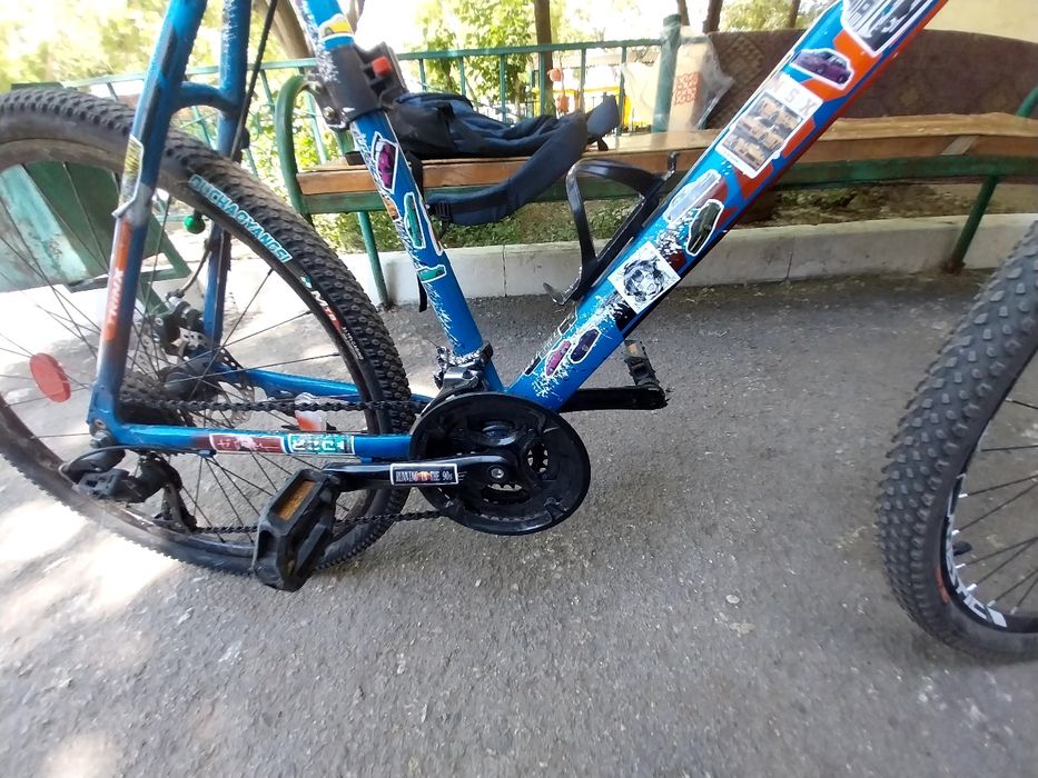 Велосипед сине-красный trinx