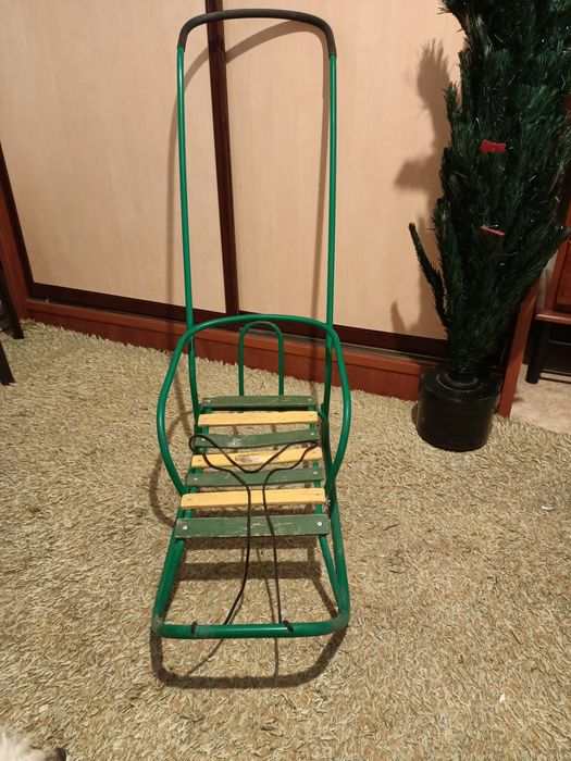 Санки с толкателем