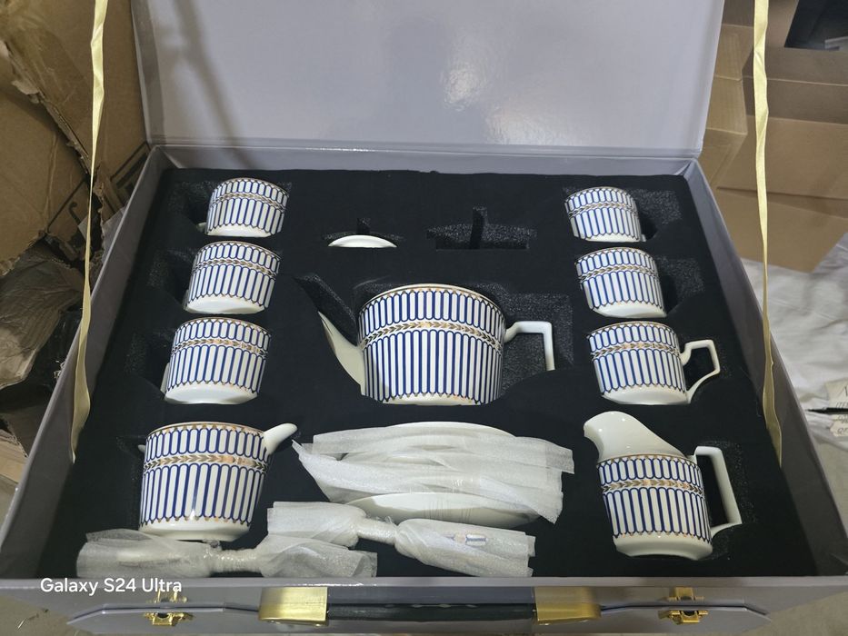 Чайный сервиз премиум-класса — фарфор с синим и золотым узором