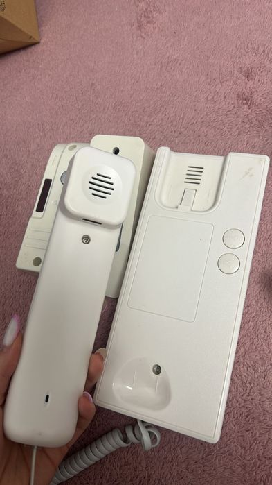 Interfon video cu receptor cu fir