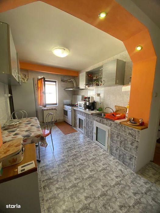 Apartament primitor, mobilat si utilat,zona Restaurant Miorita