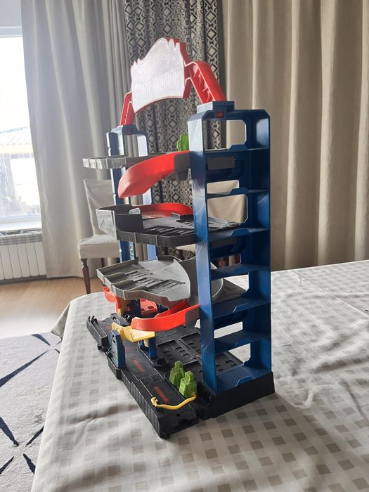 Hot wheels stunt garage