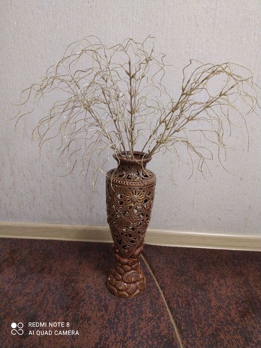 Продам  красивые вазы . Цена 2500 тг.