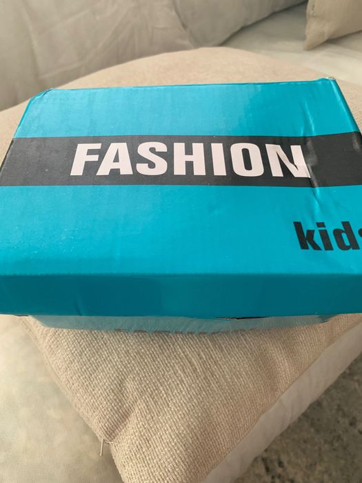 Детски светещи обувки