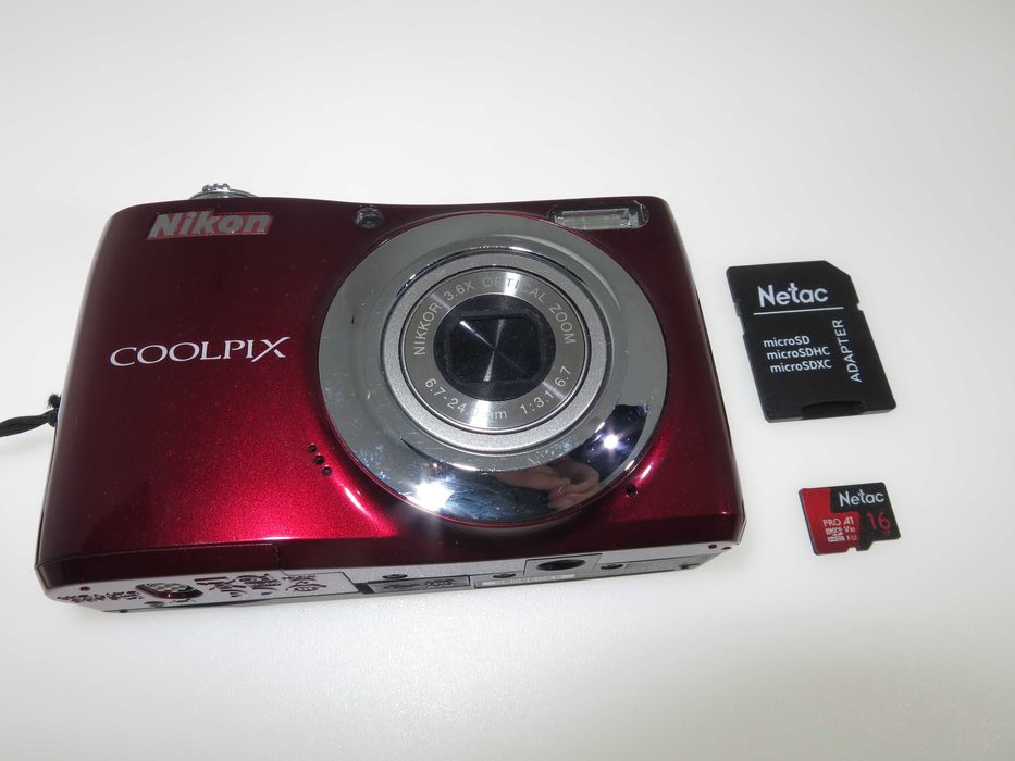 Nikon Coolpix L22 компактен цифров фотоапарат, червена дигитална камера, 12 мегапиксела, голям екран, тествана и работи отлично
