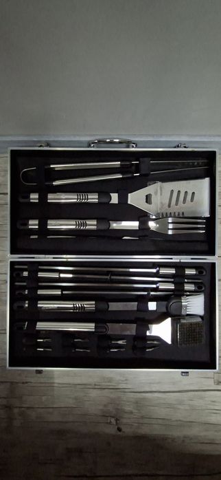 НОВ комплект аксесоари/инструменти за барбекю + подарък