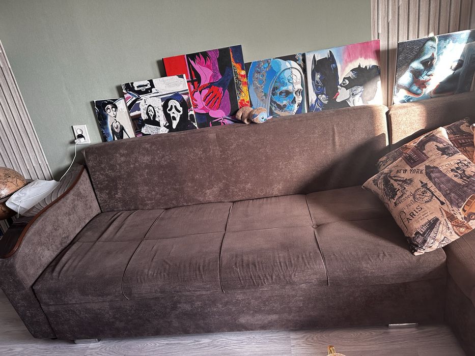 Продаю диван коричневый