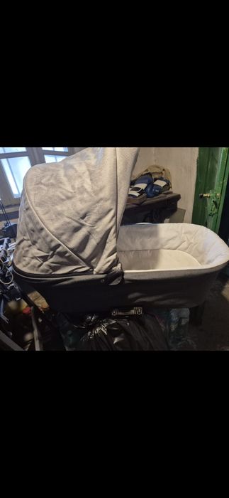 Vând carucior gemeni