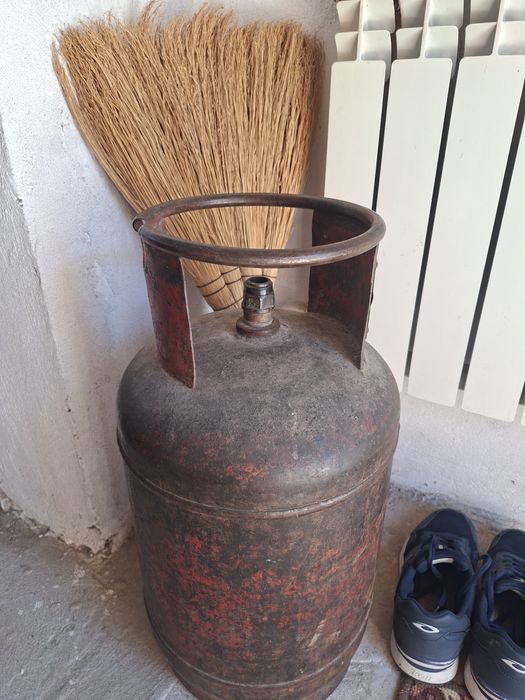 Продам газбалон и редуктор с шлангом.