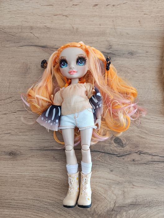 Vând păpuși Rainbow High