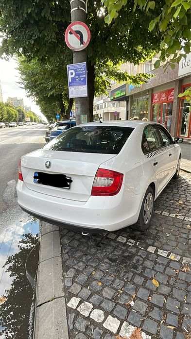 Skoda Rapid cu firma taxi