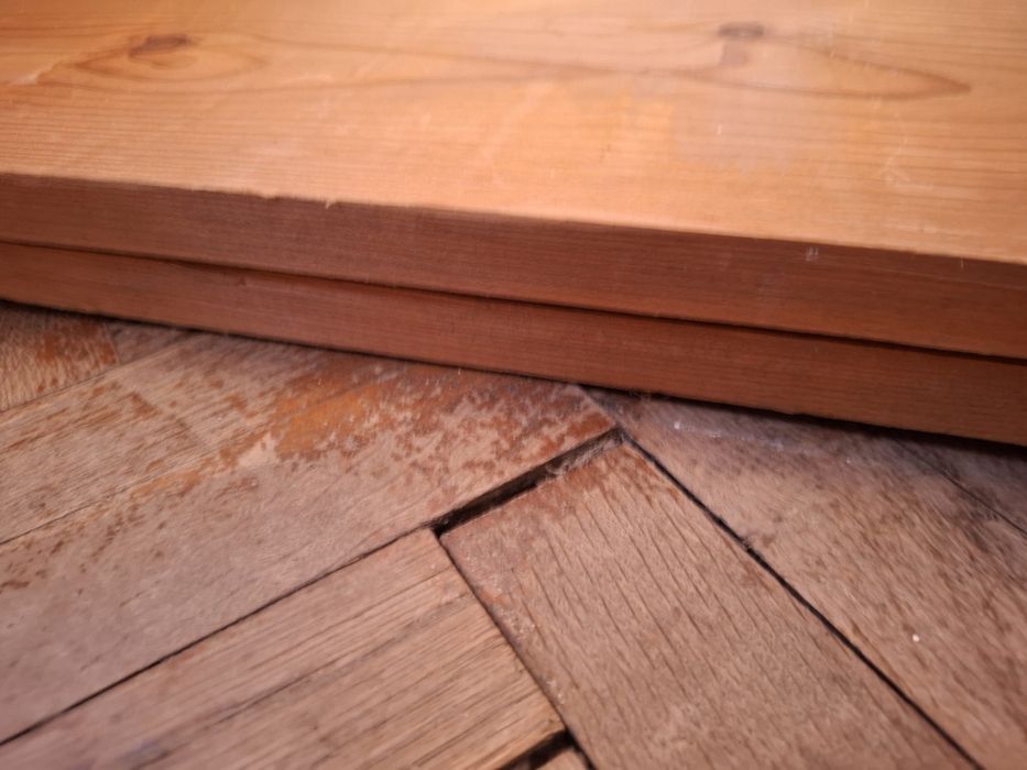 Дървени дъски 3 метра дълги 20 см широки и 2см дебелим. Широки  и