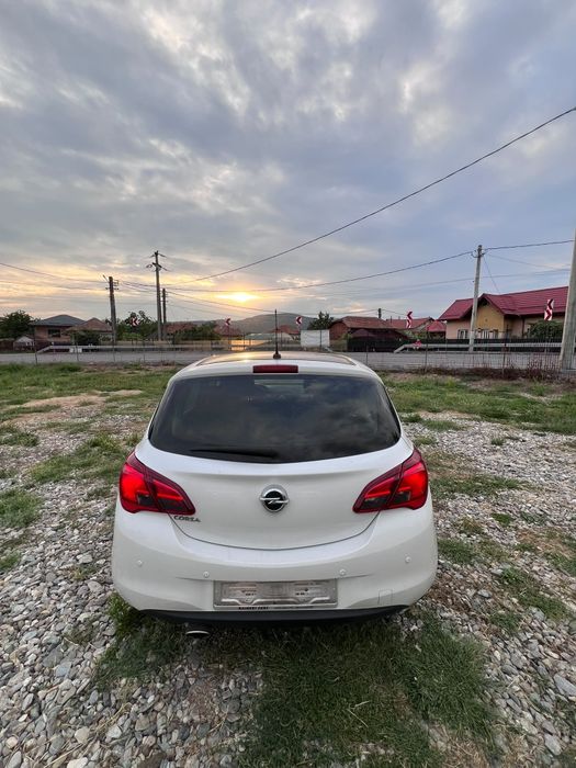 Opel Corsa 1.2 Benzină + GPL din fabrică – 2016 | Alb Perlat | Black Pack