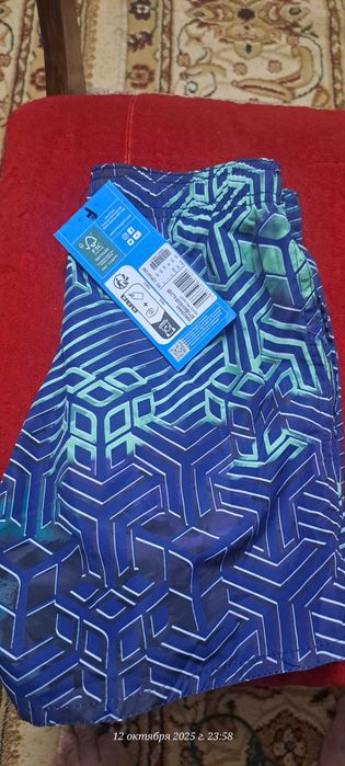 Chōmilish uchun shortie.  Шорты для плавание.