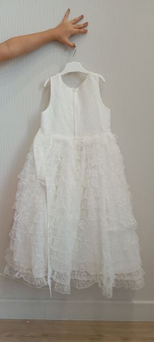 Нарядное белое платье для девочки