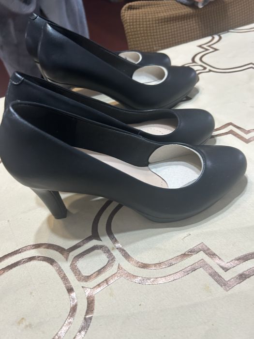 Vand pantofi din piele