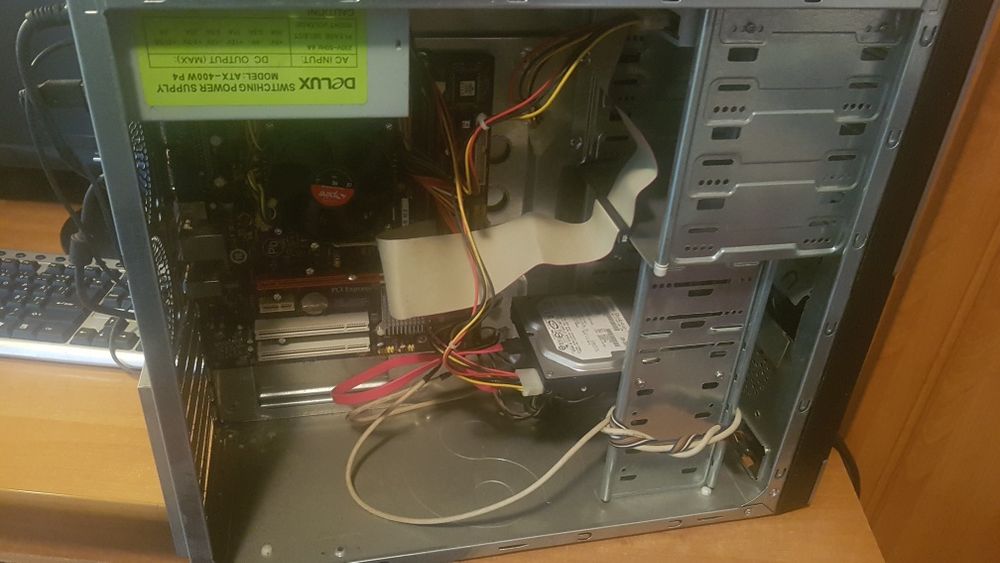 Calculator  defect, monitor ok, tst, mouse, cabluri.