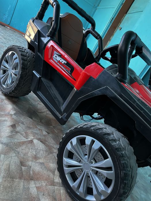 Продам детскую машинку