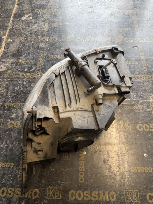 Фар десен ксенонов Mercedes S class W221 мерцедес с класа в221 desen