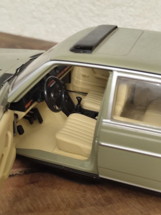 Machete auto 1:18