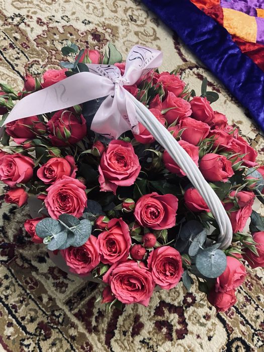 Цветы с тортом .