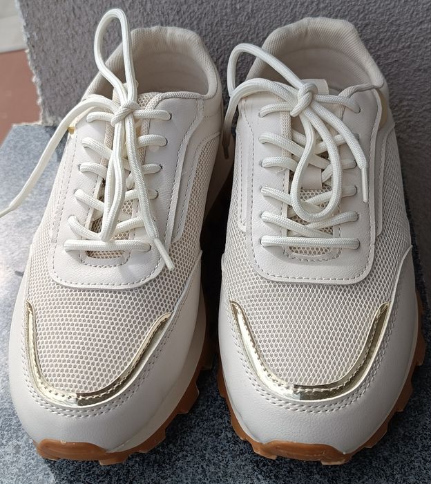 Дамски бежови обувки Sinsay