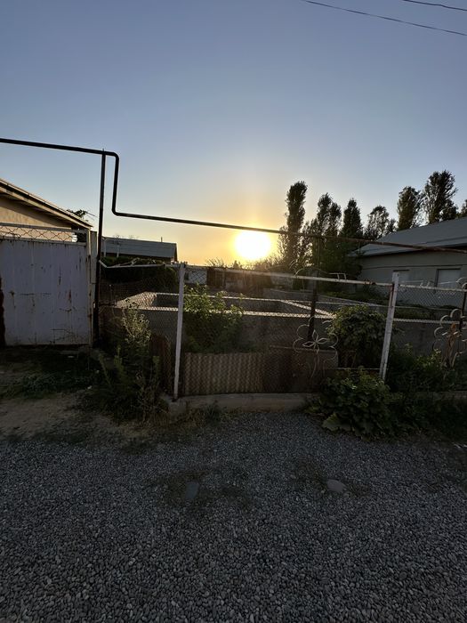 Toshkent yaqinida qurilish uchun tayyor yer sotiladi.