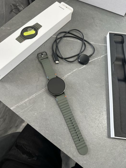 Samsung Galaxy Watch7 (ЧИСТО НОВ!)