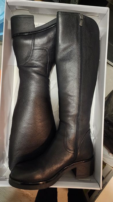 Чисто нови ботуши  от естествена кожа